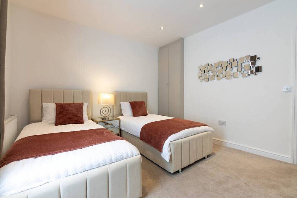 Perfect Booking | 2 Bed Home In Central Stockport in Stockport, Greater Manchester