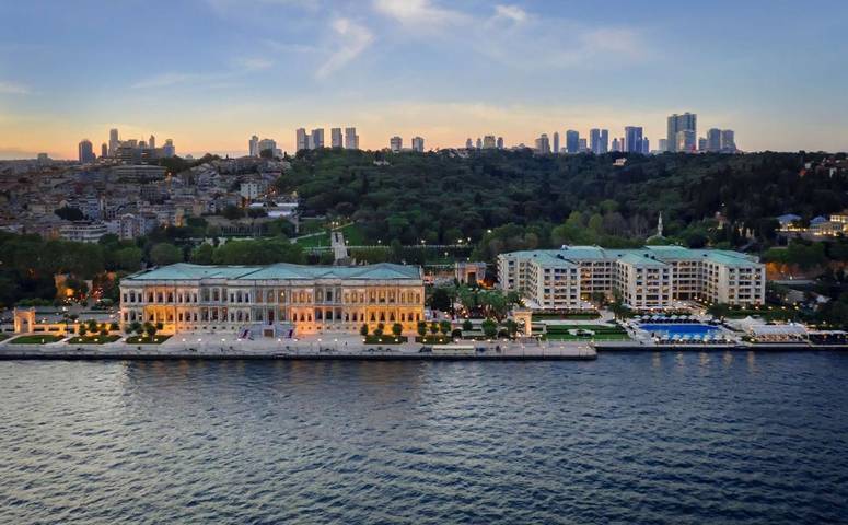 Hôtel pour 3 personnes, avec Jacuzzi et Terrasse ainsi que Jardin et Piscine à Istanbul