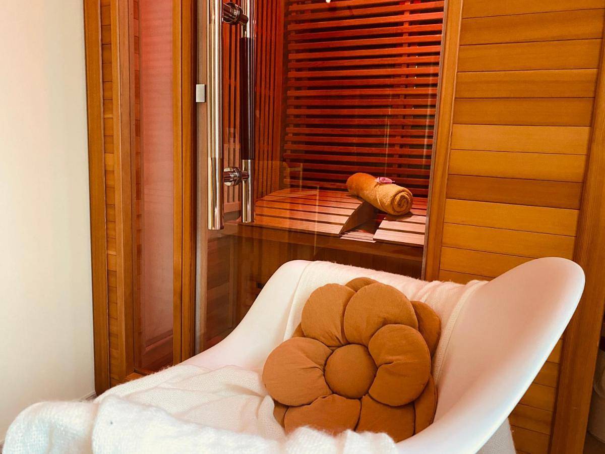 La Villa des Roses - Suite & Spa in Lys-lez-Lannoy, Région de Lille