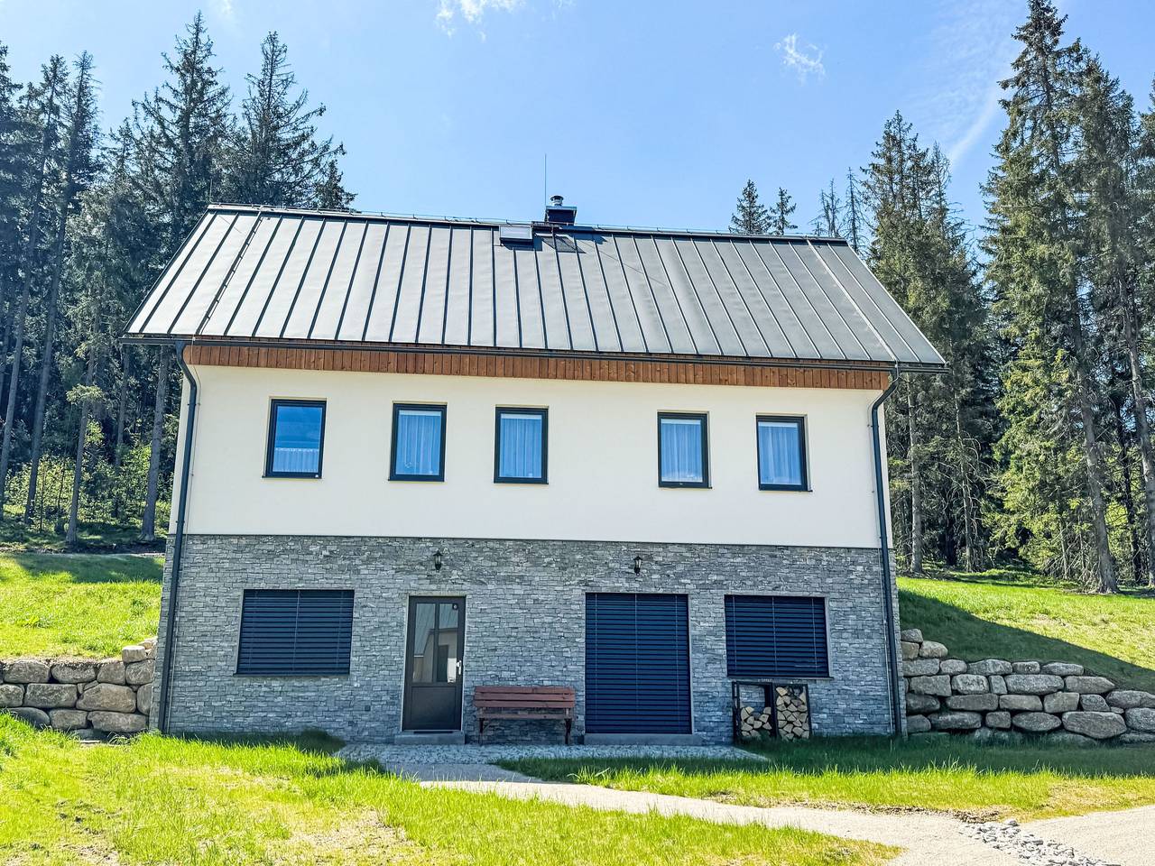 Ganze Wohnung, Sunny Terrace Oasis in Smržovka, Region Liberec