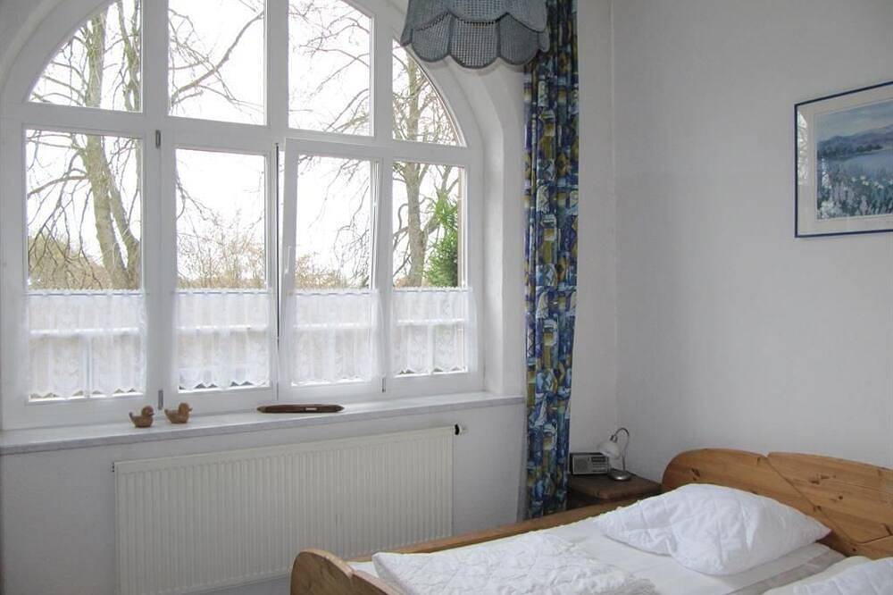 Ganze Wohnung, Ferienwohnung Alter Bahnhof - 8-Bettwohnung (Erdgeschoss) - No. Ii in Schalkenmehren, Vulkaneifel