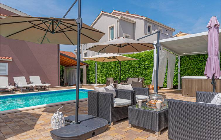 Ferienhaus für 12 Personen, mit Terrasse in Grad Šibenik - 3