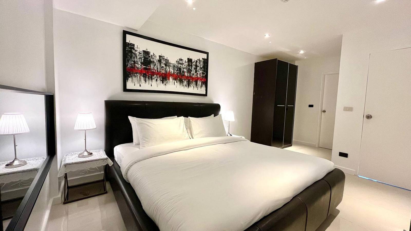 Ganze Wohnung, B12a – 2-Zimmer-Apartment mit Service und Poolzugang, Karon Beach in Ban Karon, Karon