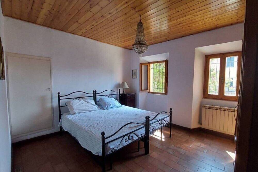 House Niva b&w, pets allowed in Lerma, Alessandria Province