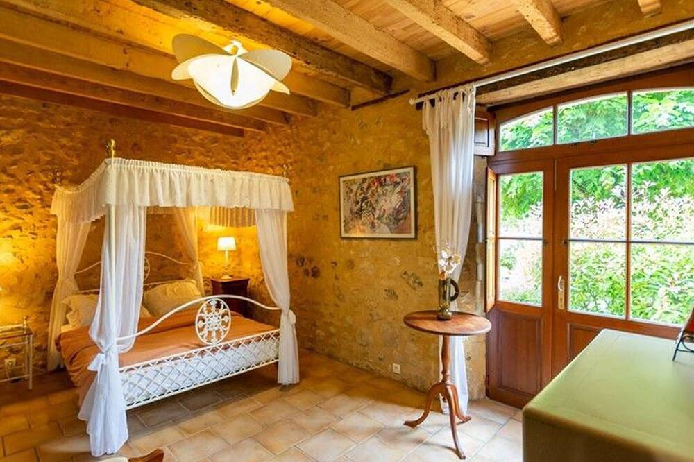 Charme et authenticité : gîte pour 4 pers. en bord de rivière avec jardin enchanteur en Sarthe in Asnières-sur-Vègre, Sarthe