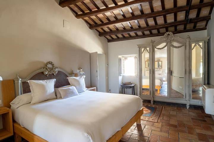 Gîte pour 8 personnes, avec jardin dans Peratallada - 2