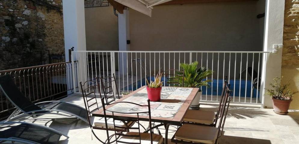 Location de vacances pour 6 personnes, avec terrasse ainsi que piscine et vue, adapté aux familles à Saint-Victor-la-Coste - 3