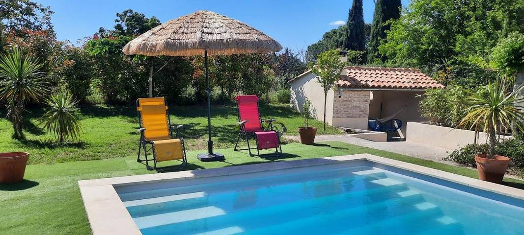 Appartement de vacances pour 2 personnes, avec vue ainsi que piscine et jardin