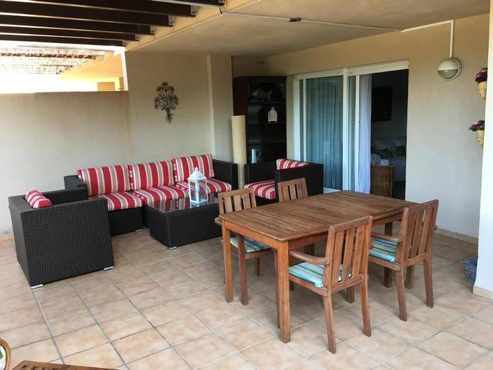 Gîte pour 6 personnes, avec Balcon et Terrasse ainsi que Jardin et Piscine à Calabardina
