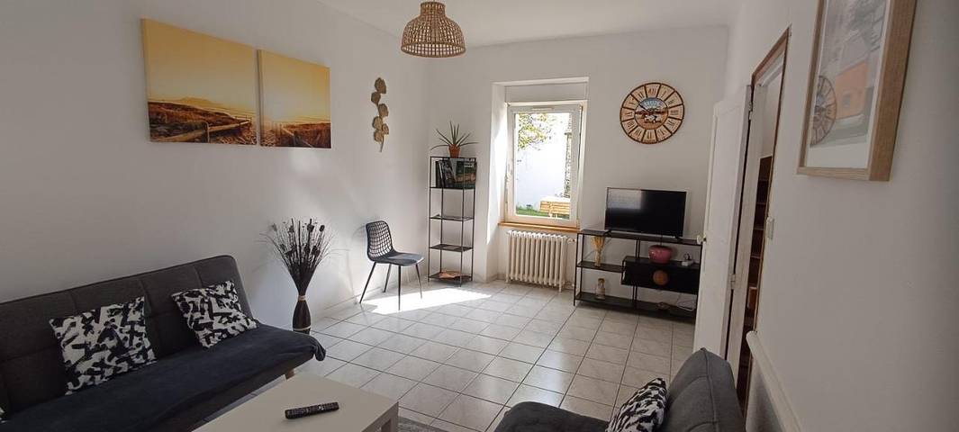 Location de vacances pour 8 personnes, avec jardin, animaux acceptés à Maël-Carhaix
