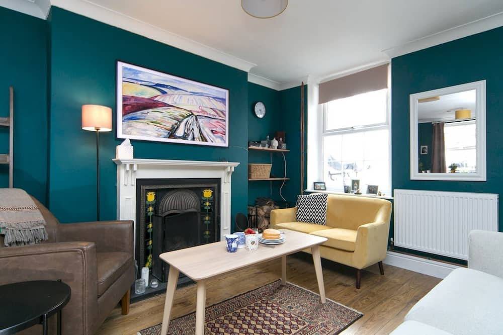 2 Bedroom Quarryman Cottage at the base of Snowdon - Pass the Keys in Llanberis, Llyn Padarn