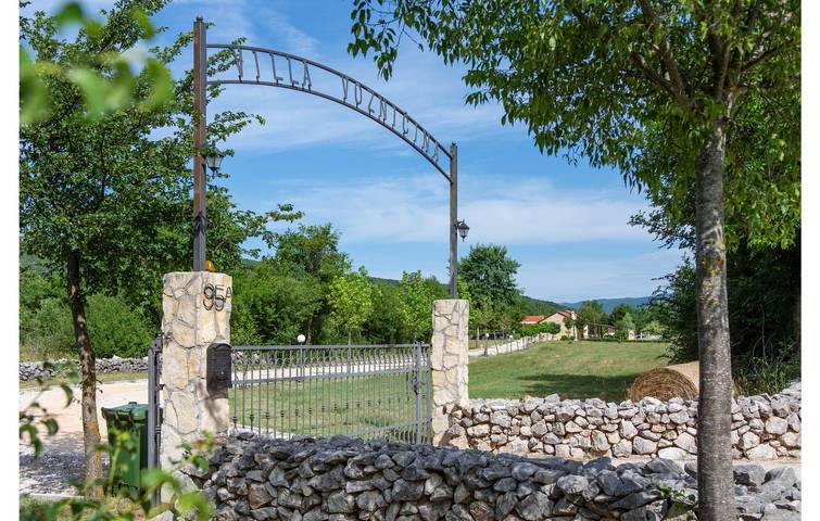 Ferienhaus für 8 Personen, mit Pool und Terrasse sowie Sauna
