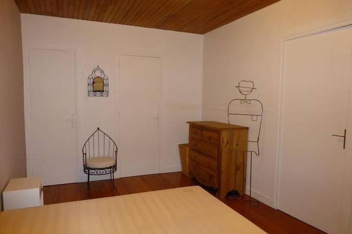 Location de vacances pour 4 personnes, avec piscine et jardin à Saint-Genis-Laval - 4