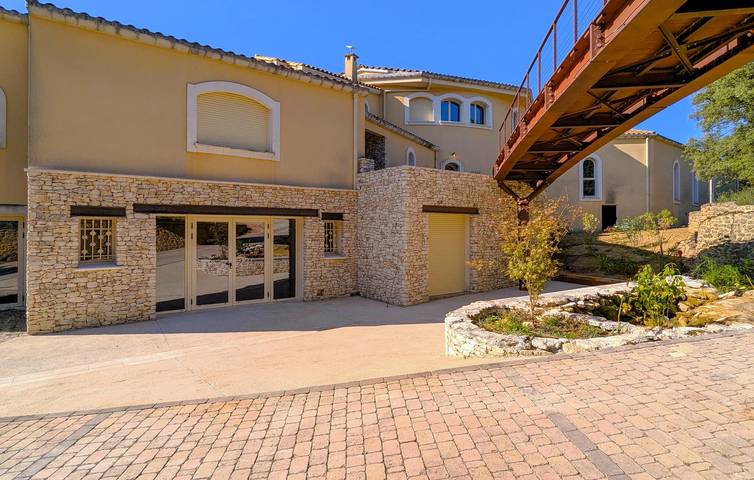 Location de vacances pour 24 personnes, avec piscine ainsi que jardin et terrasse à Suze-la-Rousse - 3