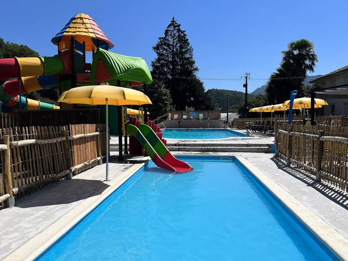 Camping pour 10 personnes, avec Terrasse et Piscine