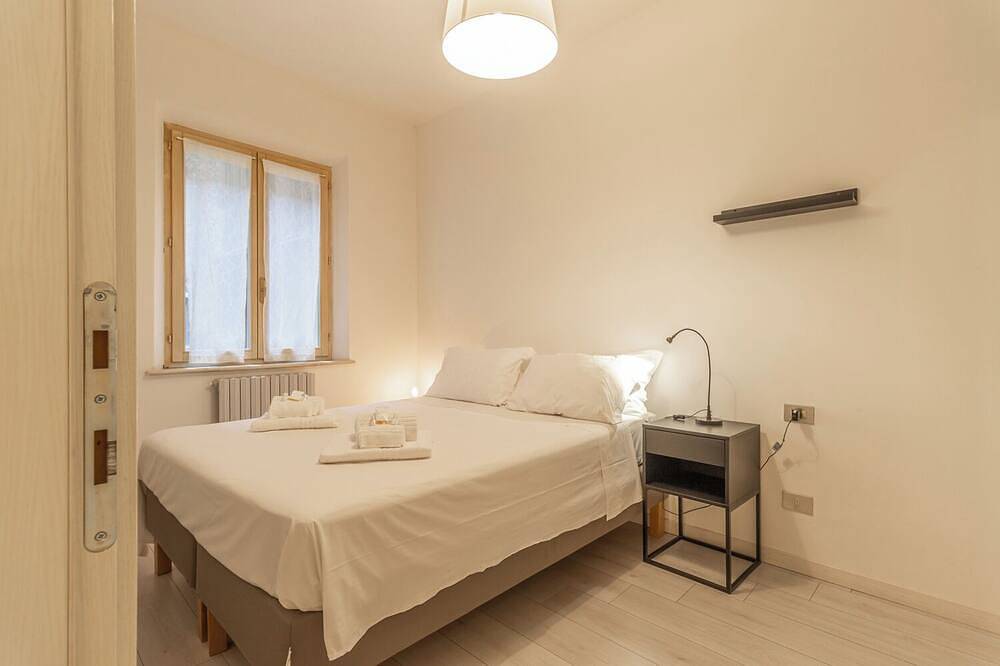 Apartamento entero, La casa del Vicolo| 2 bedrooms, Wi-Fi & A/C in Módena, Provincia de Módena