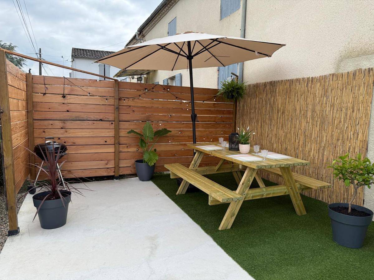 Appartement entier, Cosy Appartement avec Parking in Feugarolles, Région de Nérac