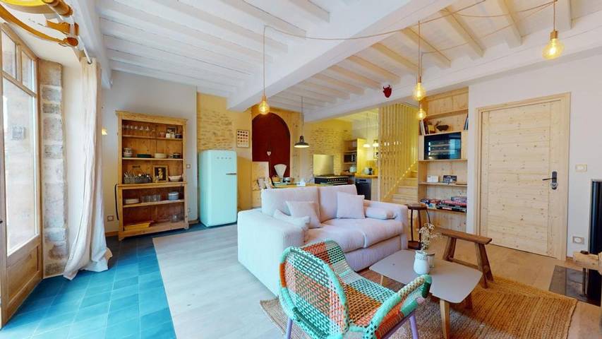 Location de vacances pour 4 personnes, avec vue et jardin à Prissé