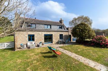 Gîte pour 6 personnes, avec jacuzzi et piscine ainsi que jardin et terrasse dans le Finistère