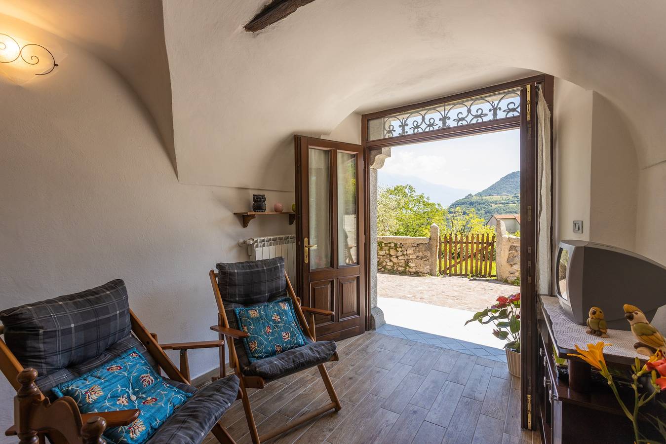 Ganze Wohnung, Ferienwohnung 'Lancillotto' mit gemeinsamer Terrasse, gemeinsamem Garten und Wlan in Vesio, Tremosine