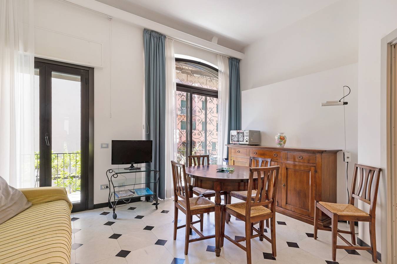 Apartamento entero, Apartamento vacacional 6 Mehari cerca de la playa con balcón y Wi-Fi in Varigotti, Finale Ligure Municipio