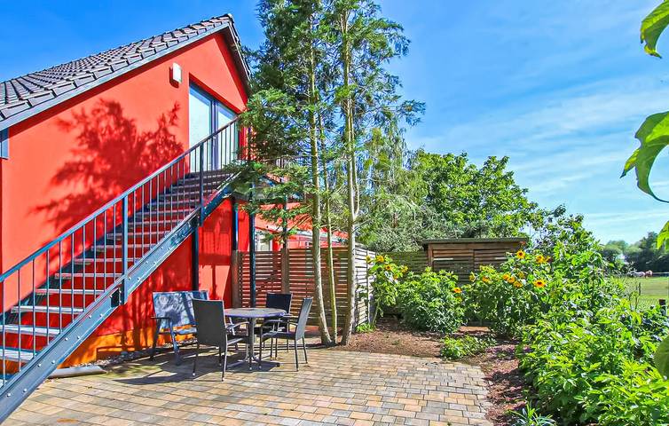 Ganze Ferienwohnung, Gemütliche Wohnung mit Terrasse, Parkplatz, TV, WLAN - Nähe Stadtzentrum & See in Grünow, Mecklenburg-Strelitz