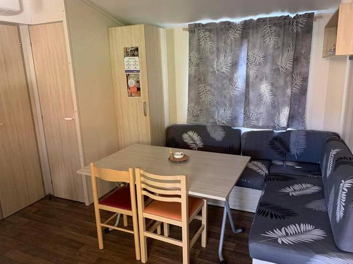 Camping pour 8 personnes, avec jardin et piscine ainsi que bassin pour enfant et terrasse au Le Grau-du-Roi - 3