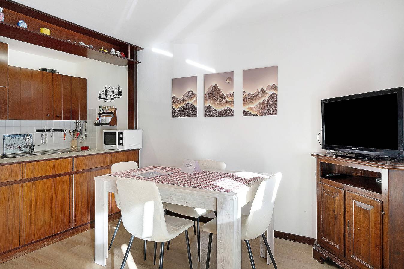 Ganze Wohnung, Ferienwohnung 'Casadegli Orsi' mit Bergblick, Balkon und Wi-Fi in St. Maria im Pein, Adamello-Presanella-Alpen