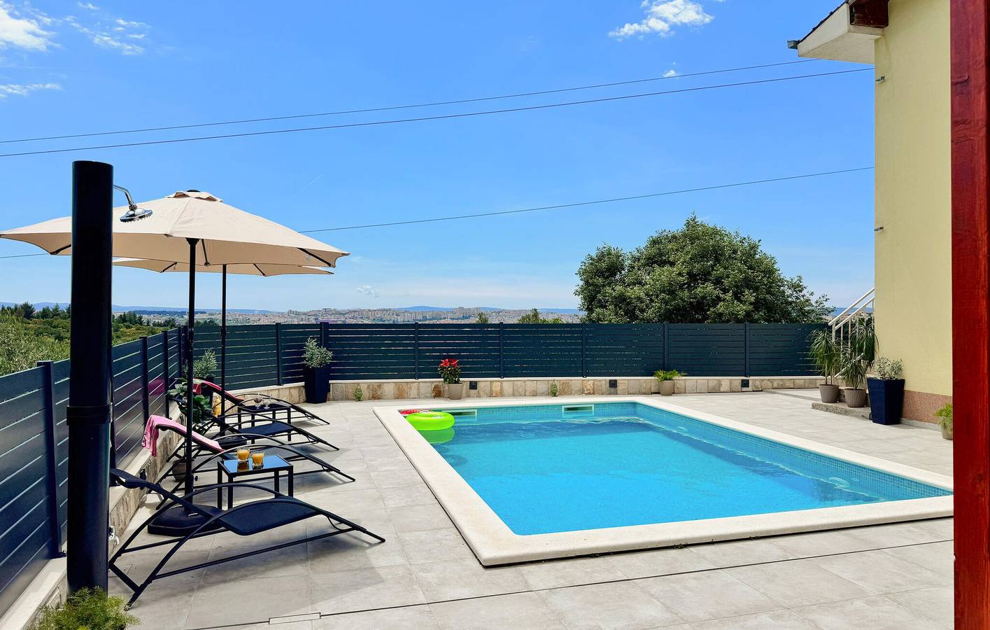 Feriehus for 8 personer med badebasseng in Klis, Split-Dalmatia
