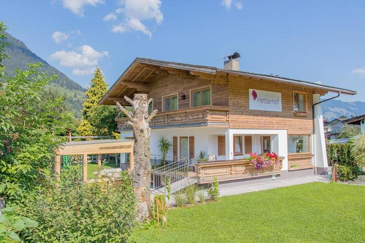 Villa für 15 Personen, mit Balkon und Terrasse sowie Garten und Sauna