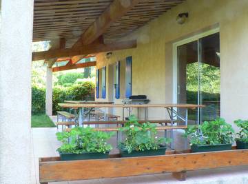 Gîte pour 13 personnes, avec jardin et terrasse à Quinson