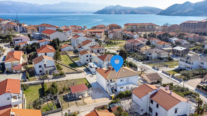 Entire apartment, Holiday apartment for 2 people with terrace in Baska, Krk