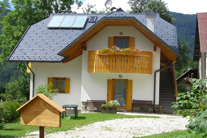 Ferienhaus für 7 Personen, mit Balkon und Garten