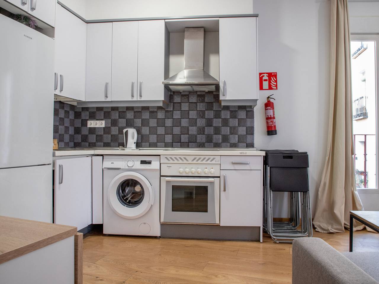 Entire apartment, Apartment in Malasaña for 8 people, Wi-Fi, air conditioning in Centro (Madrid), Madrid