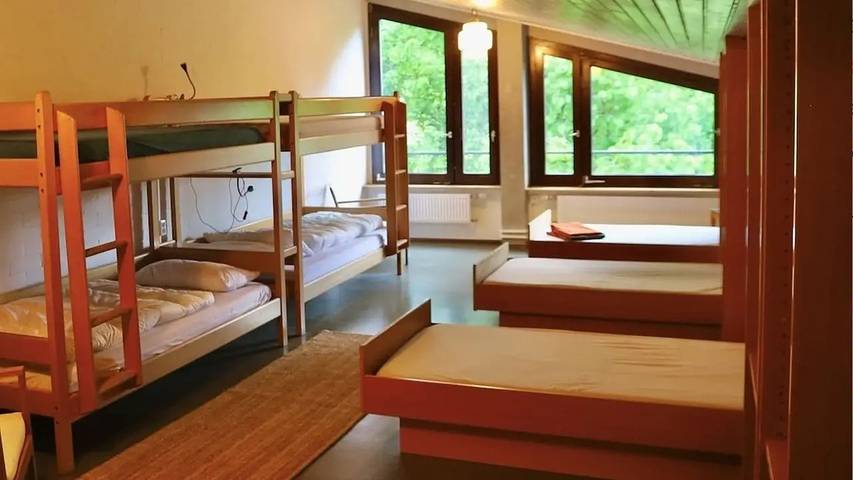 Gîte pour 7 personnes, avec jardin, animaux acceptés à Gomadingen