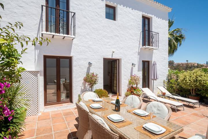 Ferienhaus 'Townhouse El Naranjal' mit Meerblick, WLAN und Klimaanlage in Nueva Andalucia Golf Valley, Marbella
