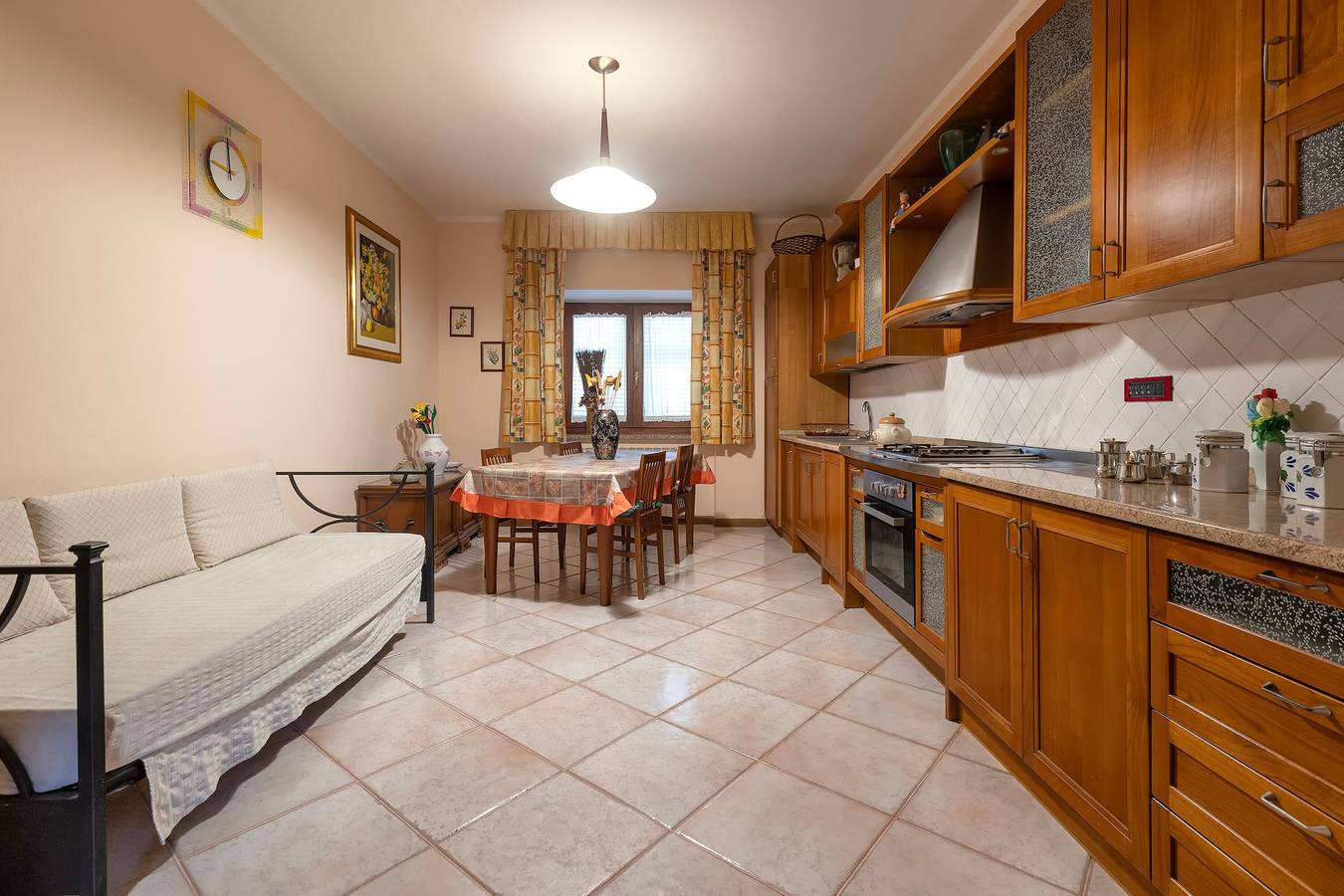 Ferienhaus 'Delle Fate' mit Bergblick, privatem Garten und Klimaanlage in Giave, Sassari Provinz
