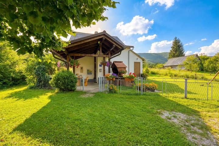 Ferienhaus für 6 Personen, mit Terrasse und Kinderpool an den Plitvicer Seen