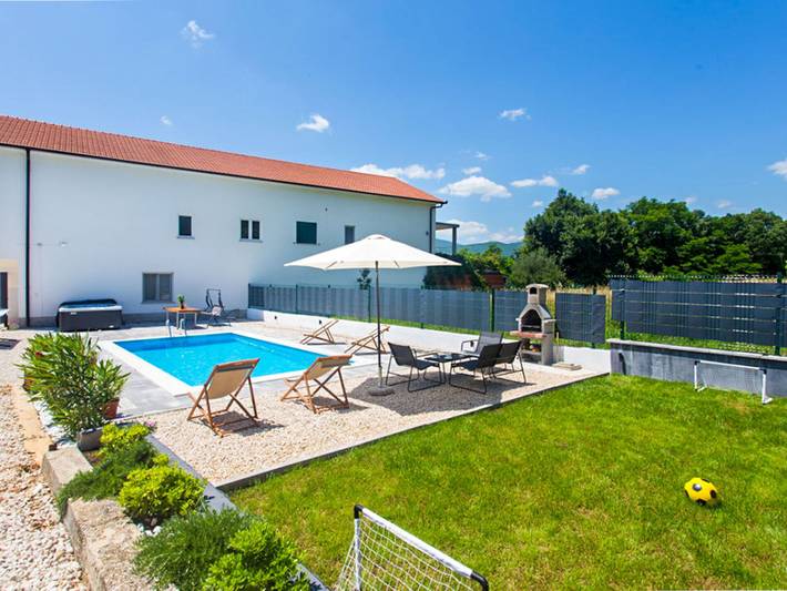 Ferienwohnung für 8 Personen, mit Balkon und Whirlpool sowie Terrasse und Garten an der Makarska Riviera - 2
