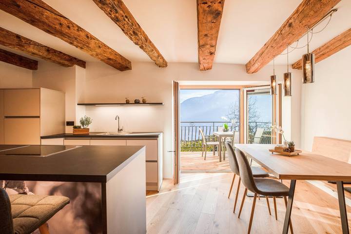 Hel lejlighed, Brantenhof Design Apartment "Pomum" with Shared Garden, Sauna, Balcony & Wi-Fi in Penon, Cortaccia sulla Strada del Vino