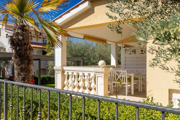Ferienwohnung für 4 Personen, mit Balkon und Terrasse sowie Garten in Poreč
