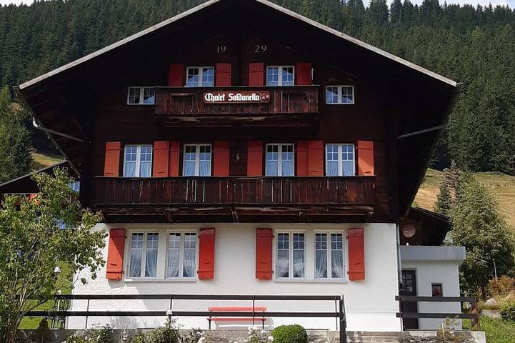 Ferienwohnung für 3 Personen, mit Balkon und Pool in Mürren