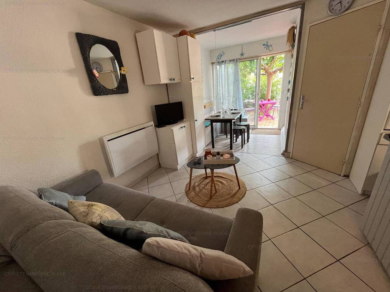 Appartement de vacances entier, Le "Tout à Pied" : Plage à 3 min, Terrasse & Parking Privé in Narbonne Plage, Narbonne