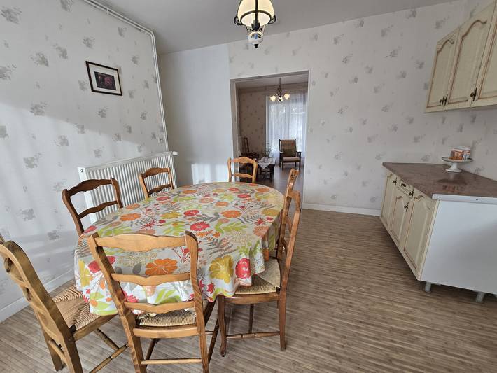 Location de vacances pour 8 personnes, avec terrasse et jardin à Murol - 2