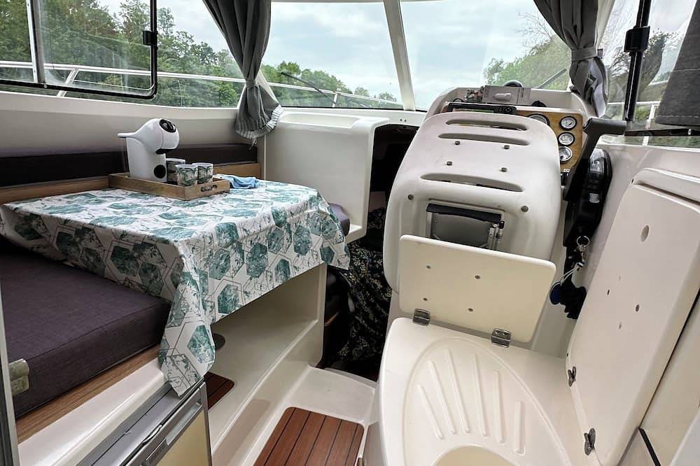 The perfect night in Port Cergy by boat! in Cergy, Valle del Oise