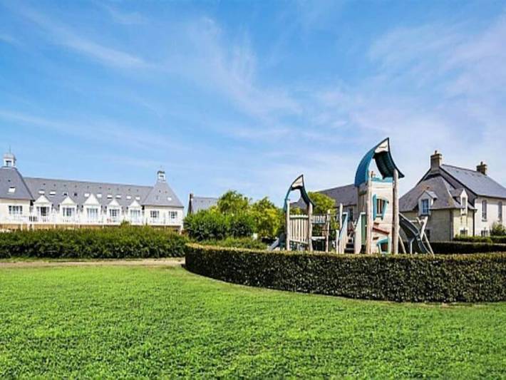 Gîte pour 6 personnes, avec terrasse et piscine, adapté aux familles à Port-en-Bessin-Huppain - 4