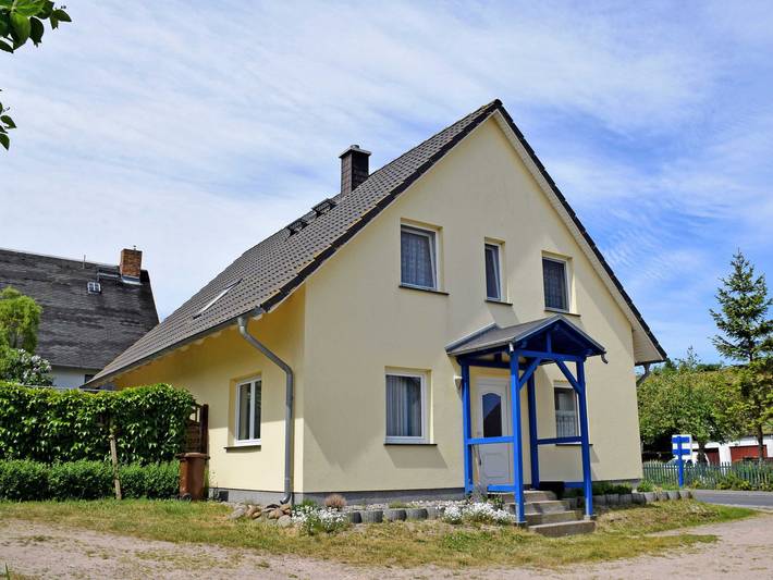 Ferienwohnung für 4 Personen, mit Terrasse und Garten in Klein Zicker