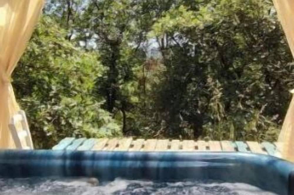 Cottage Romantique, son Jacuzzi Privatif, Piscine in Rillieux-la-Pape, Lyon region