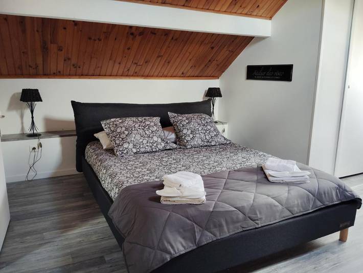 Location de vacances pour 2 personnes, avec Terrasse et Jardin ainsi que Piscine et Vue à Mouleydier
