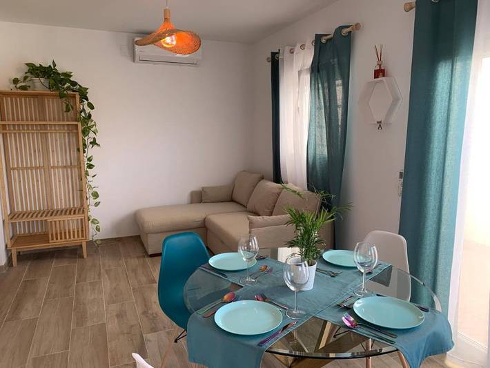 Apartamento de vacaciones para 6 personas, con vistas además de terraza y piscina - 1
